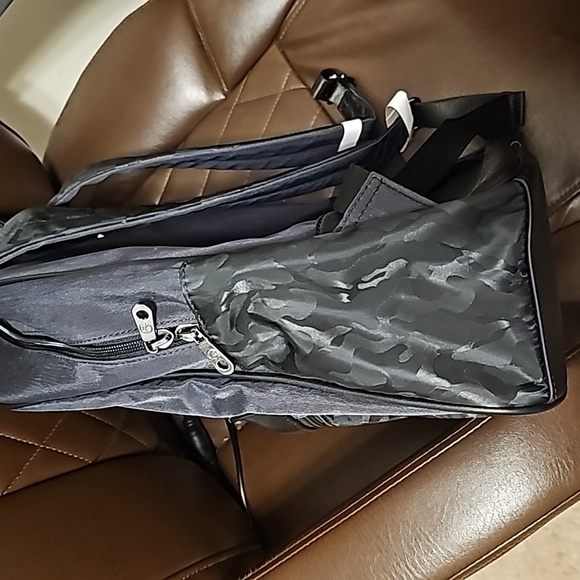 NWT ROBERT GRAHAM CAMOUFLAGE BACKPACK - BLACK CAMO - Picture 3 of 6